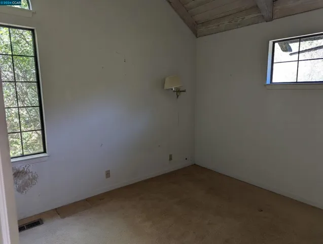 7460 Woodrow Dr, Oakland, California 94611