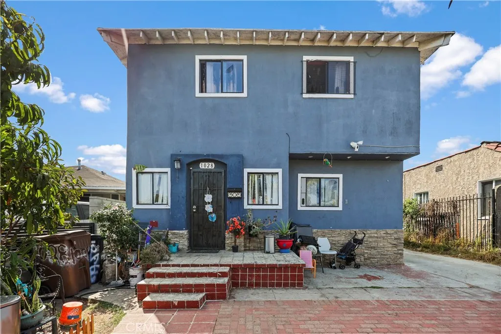 1028 W 105th Street, Los Angeles, California 90044 home-pic-2