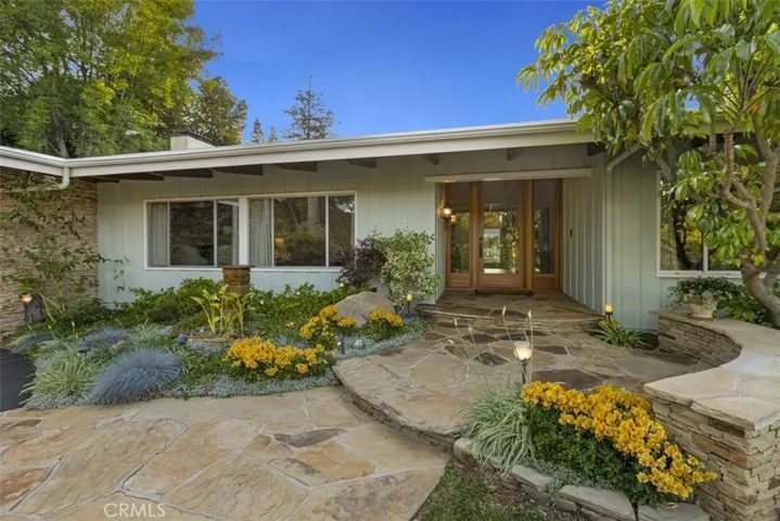 4735 Viviana Drive, Tarzana, California 91356