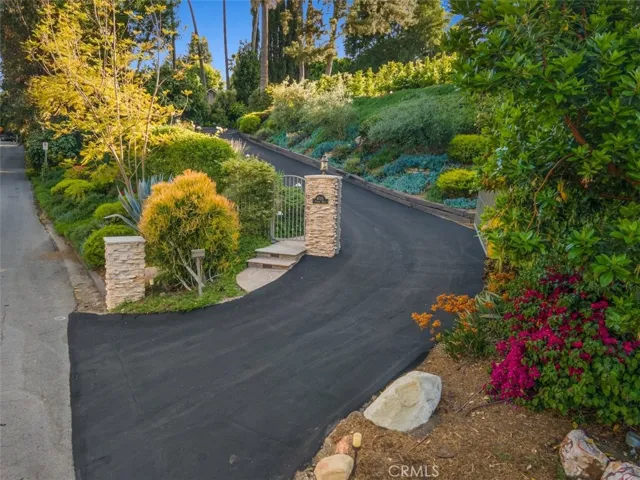 4735 Viviana Drive, Tarzana, California 91356