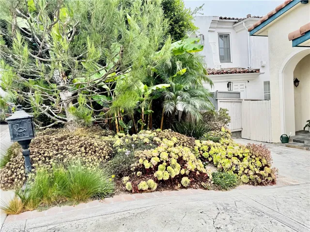 3529 Walnut Avenue, Manhattan Beach, California 90266