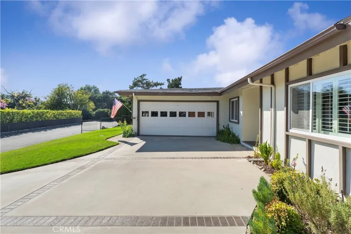 Driveway/Garage