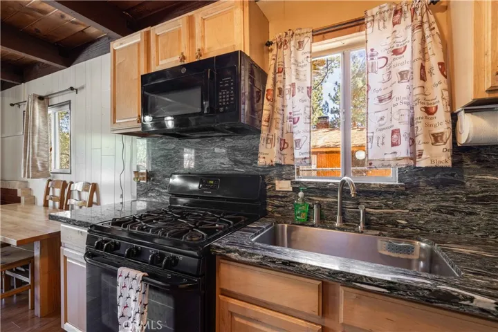 726 Maltby Boulevard, Big Bear City, California 92314