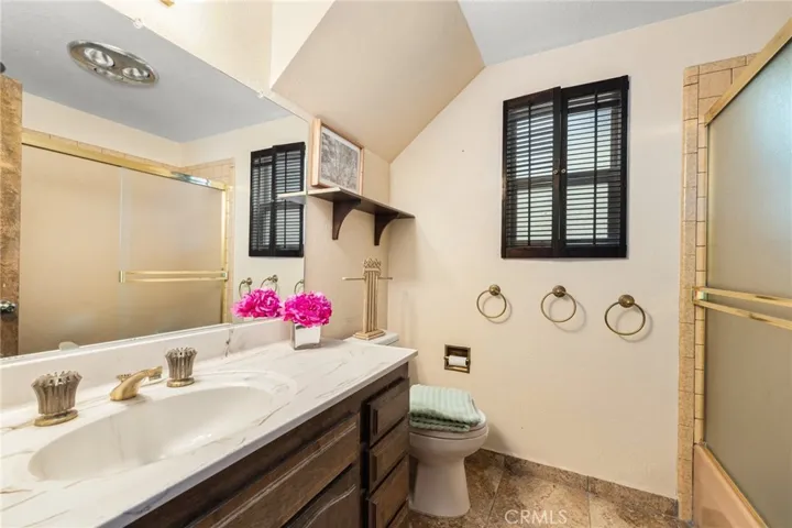 Another shower on the 2nd level!!