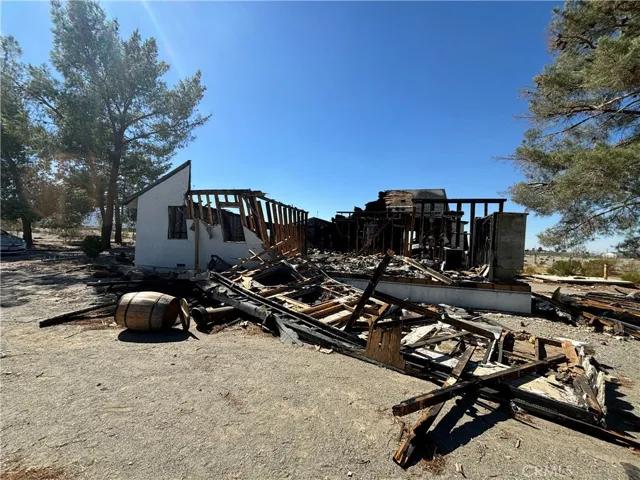 4366 Salerno Road, Phelan, California 92371
