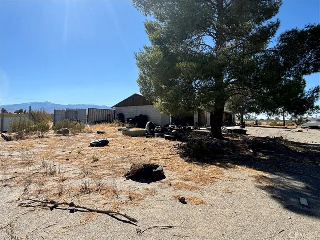 4366 Salerno Road, Phelan, California 92371