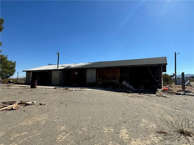 4366 Salerno Road, Phelan, California 92371