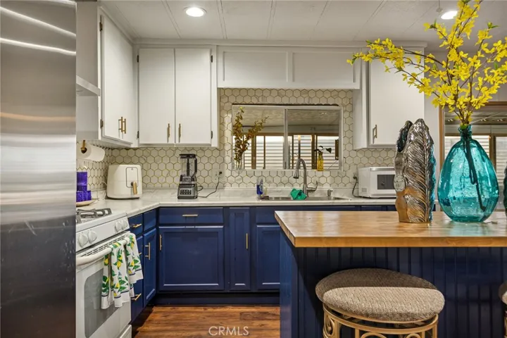 GREAT SIZE KITCHEN