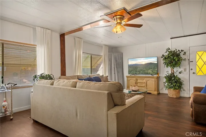 OPEN LIVING ROOM