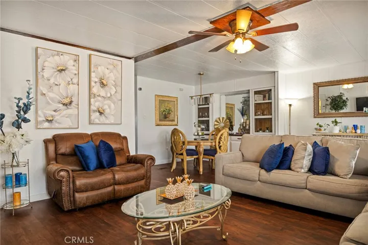 LIGHT & BRIGHT LIVING AREA