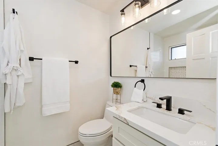 2nd room bath