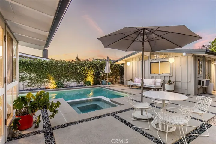 7146 E Mezzanine Way, Long Beach, California 90808
