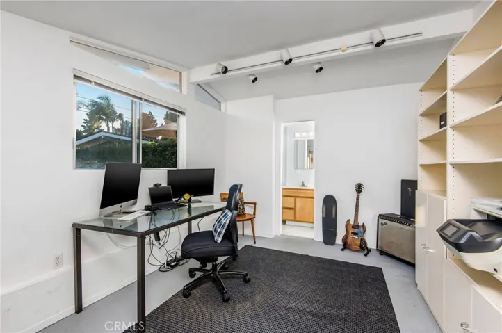 7146 E Mezzanine Way, Long Beach, California 90808