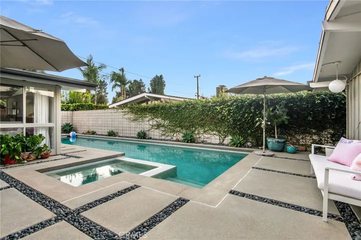 7146 E Mezzanine Way, Long Beach, California 90808