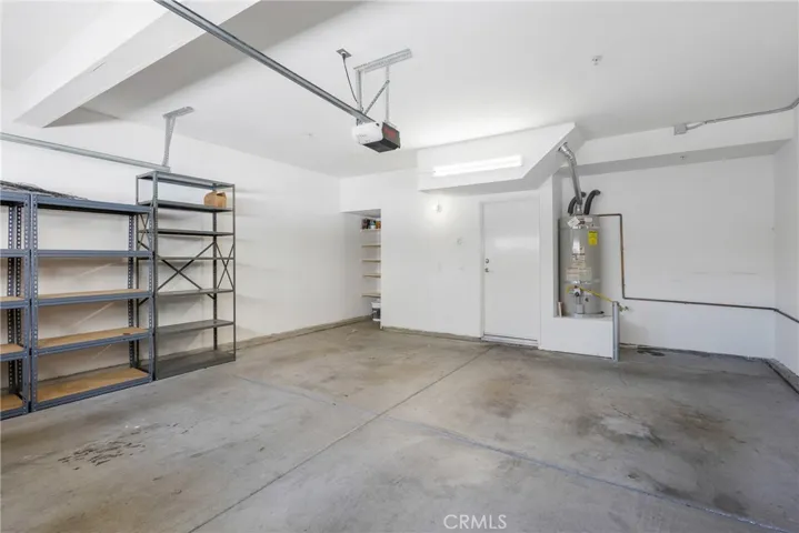 Garage w/storage