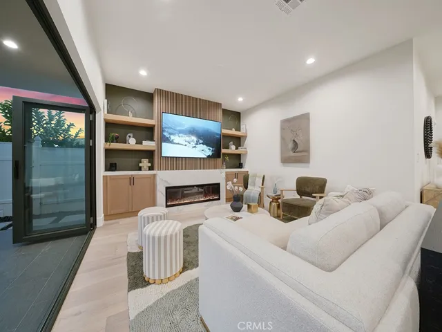 4652 Charnock Drive, Irvine, California 92604