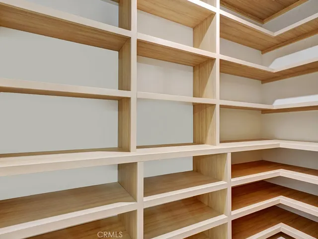 WALK-IN PANTRY