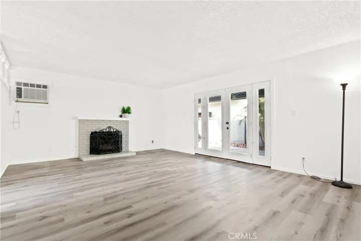 Living Room w/cozy fireplace