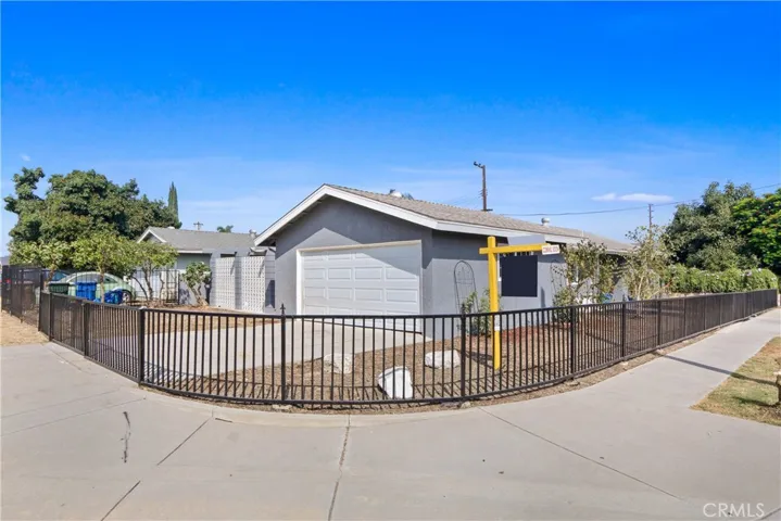 Double car garage w/brand new garage door