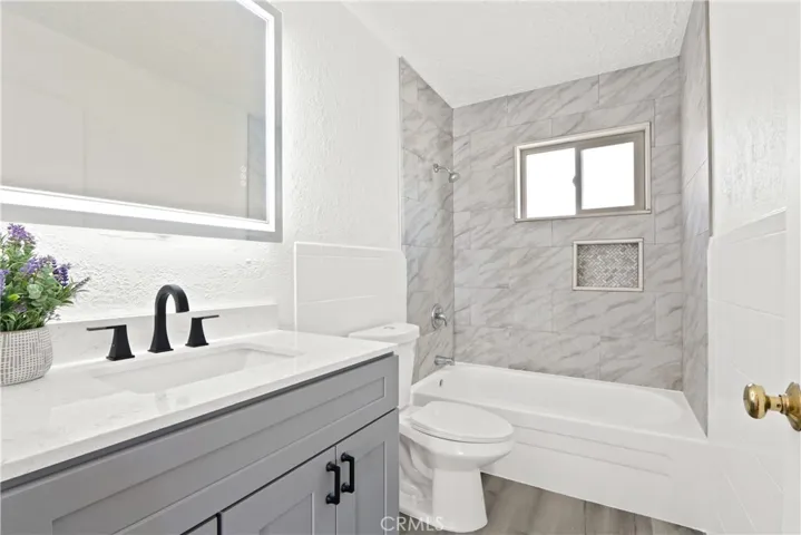 Hallway Full Bathroom