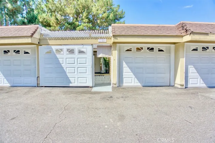 front of home with garages closed