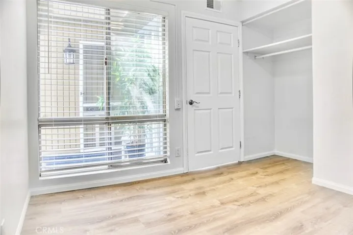 First floor bedroom no stairs