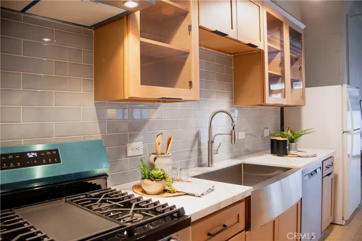 530 Molino Street 102, Los Angeles, California 90013