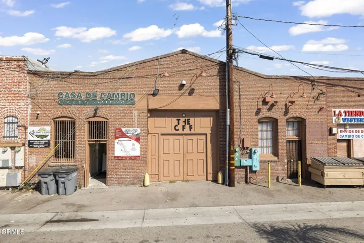 15-web-or-mls-UpmarketMedia-106E5-38