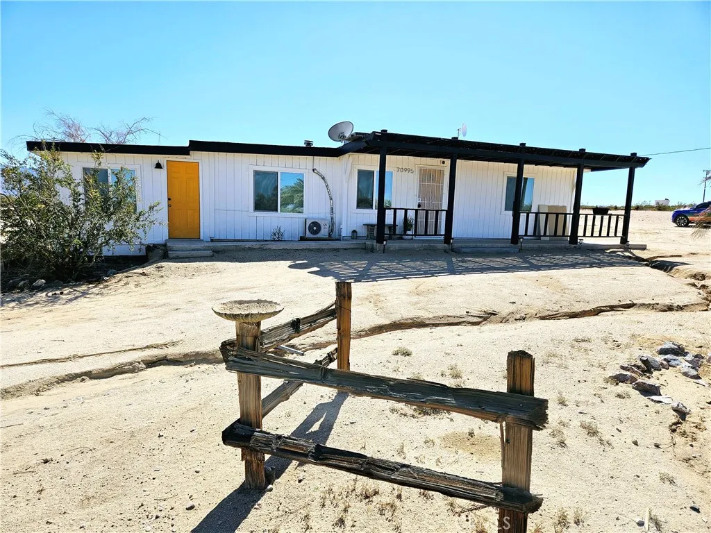 70995 Indian Trail, 29 Palms, California 92277 home-pic-1