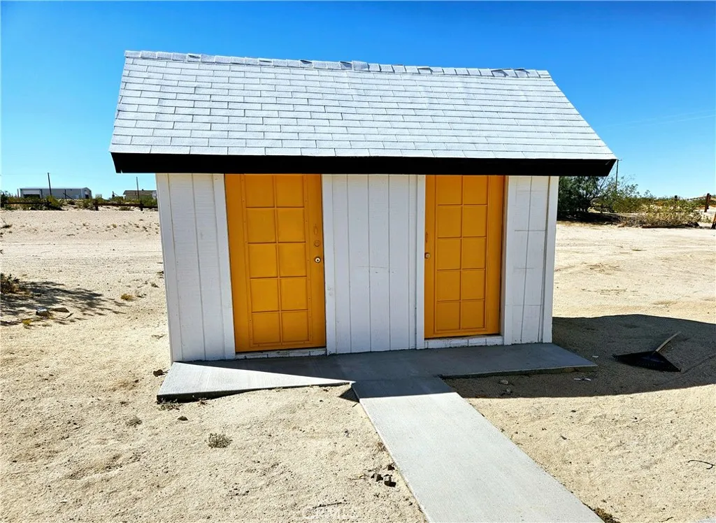 70995 Indian Trail, 29 Palms, California 92277 home-pic-11