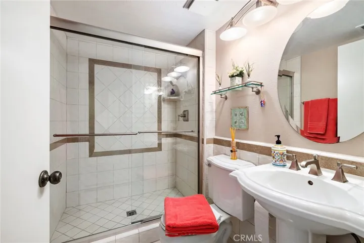 DOWNSTAIRS BATHROOM JUST OFF DOWNSTAIRS BEDROOM!