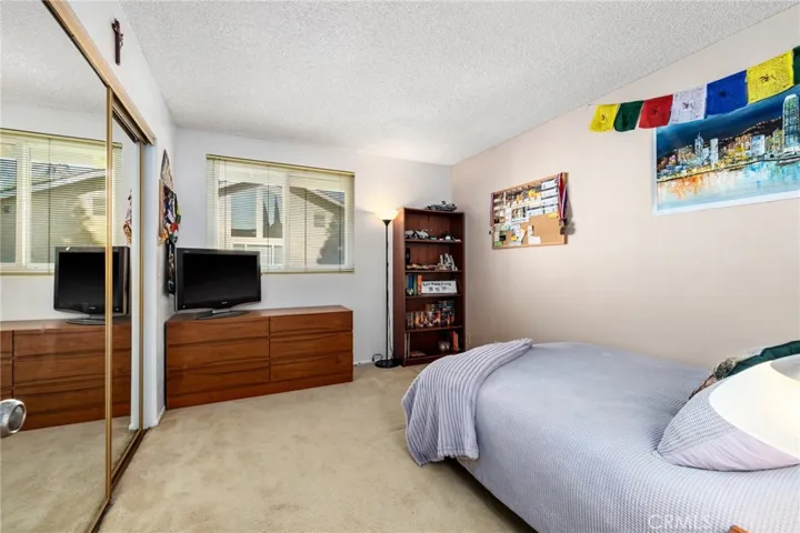 Another good-sized bedroom!!