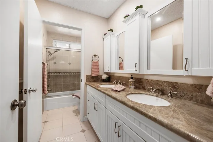 Upstairs guest bath number 2! Beautiful!