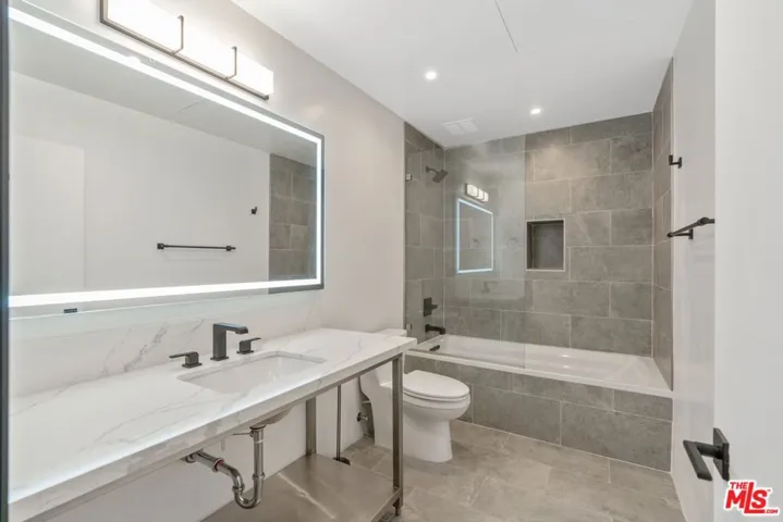 315 E 8th Street 201, Los Angeles, California 90014