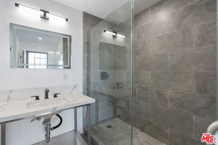 315 E 8th Street 201, Los Angeles, California 90014