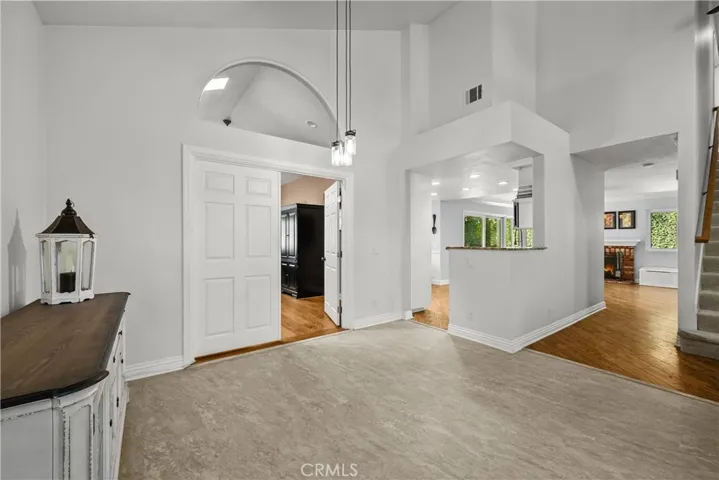 21906 Jeffers Lane, Saugus, California 91350