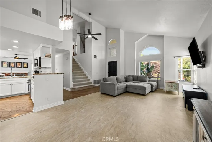 21906 Jeffers Lane, Saugus, California 91350