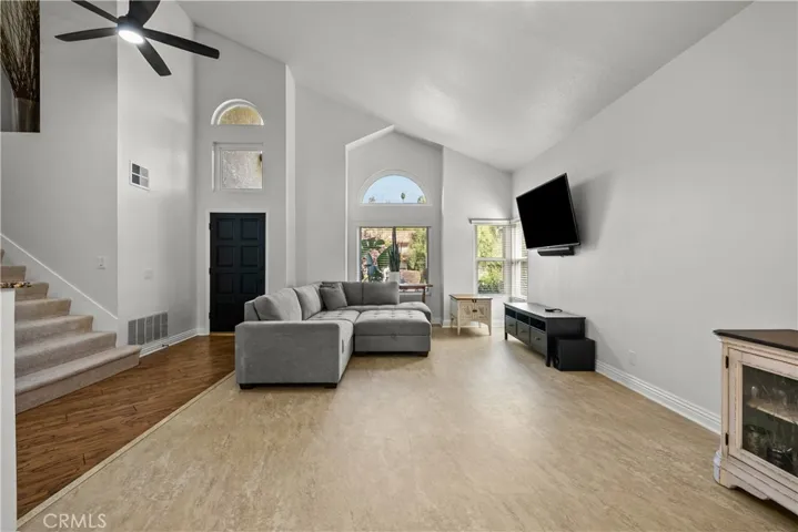 21906 Jeffers Lane, Saugus, California 91350