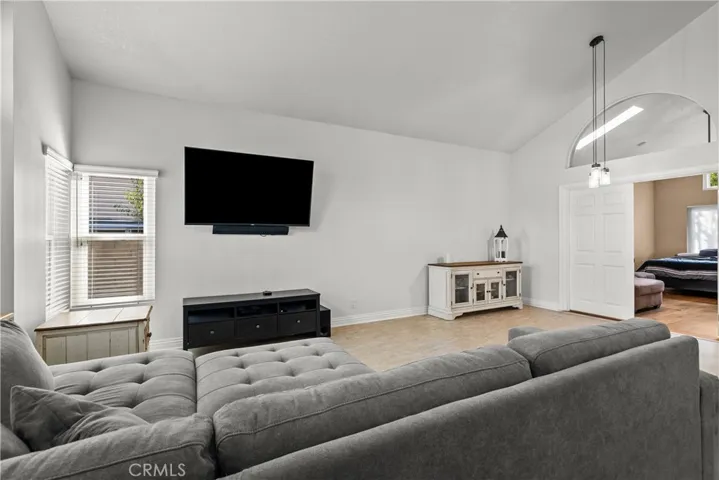 21906 Jeffers Lane, Saugus, California 91350