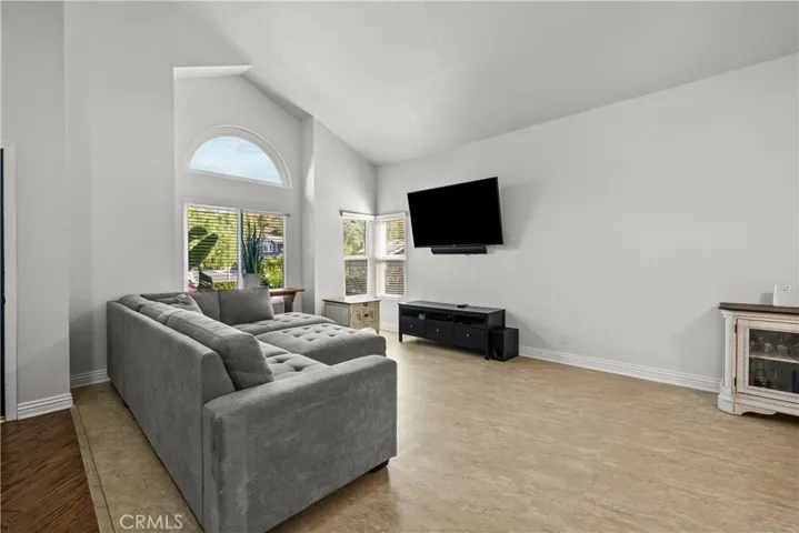 21906 Jeffers Lane, Saugus, California 91350