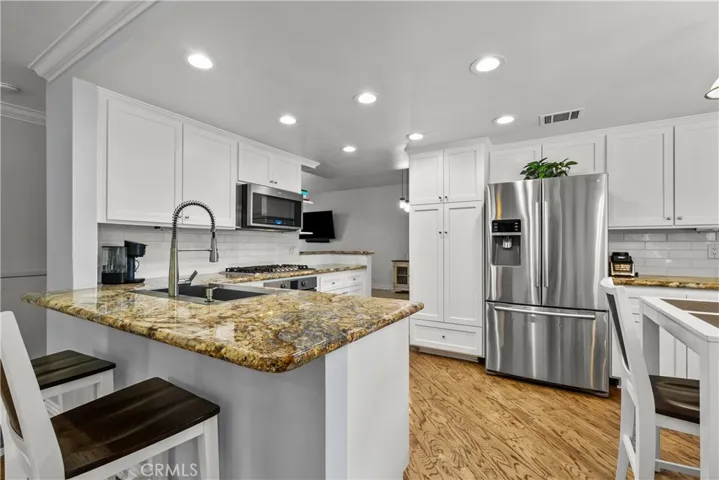 21906 Jeffers Lane, Saugus, California 91350