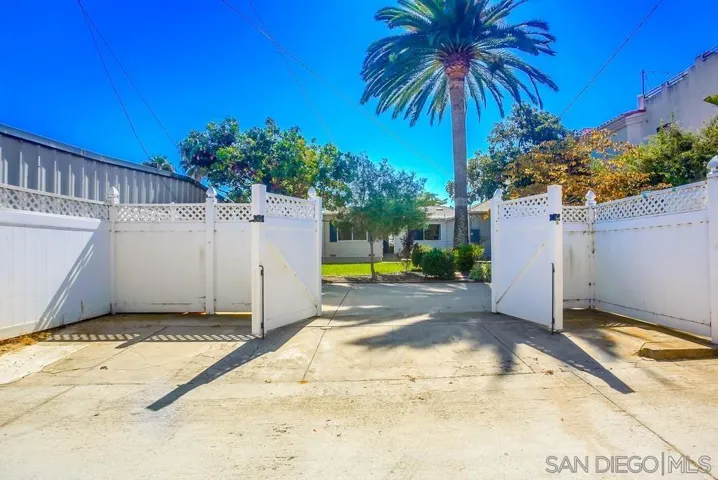 1760 Pacific Beach Dr, San Diego, California 92109