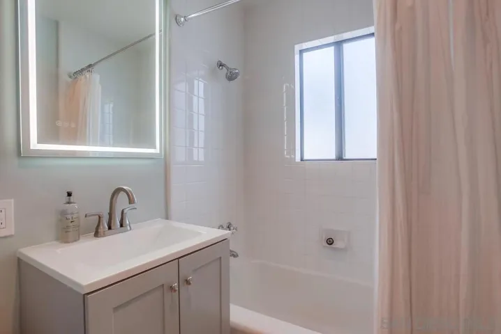 1760 Pacific Beach Dr, San Diego, California 92109