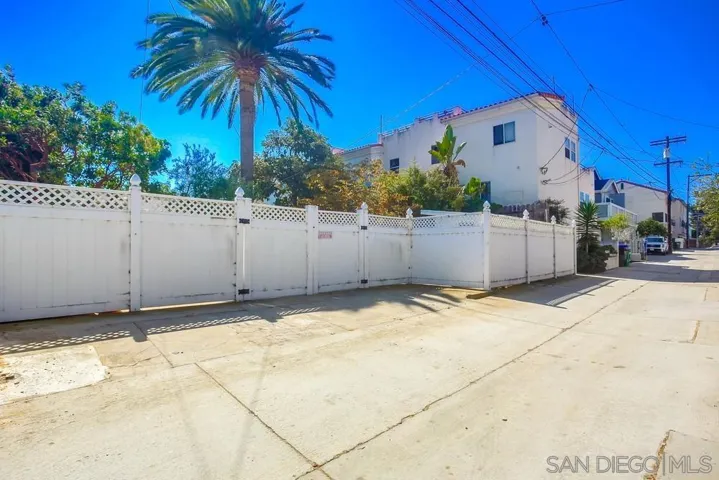1760 Pacific Beach Dr, San Diego, California 92109