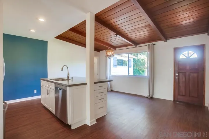 1760 Pacific Beach Dr, San Diego, California 92109
