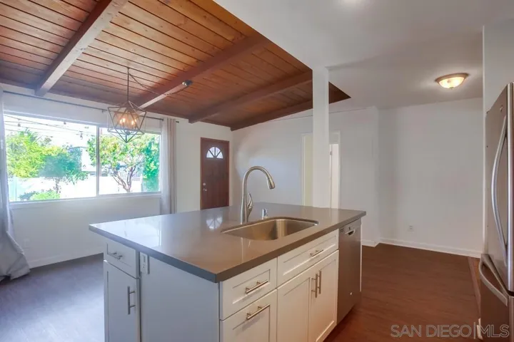 1760 Pacific Beach Dr, San Diego, California 92109