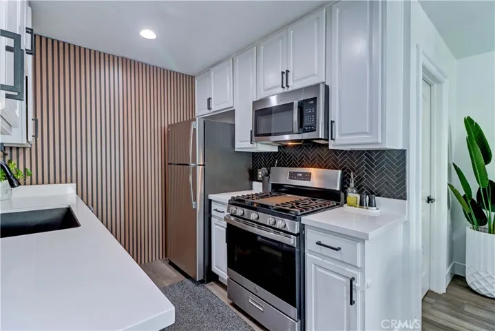 Stainless steele appliances remain with the property.
