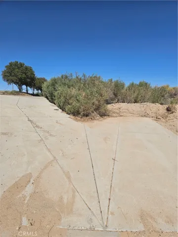 Right side of Y leads to vacant lot