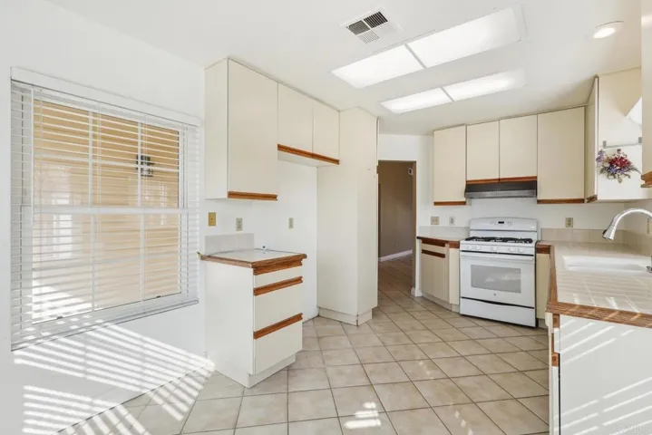 5381 Blackberry Way, Oceanside, California 92057