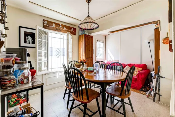 Unit 812 kitchen dining